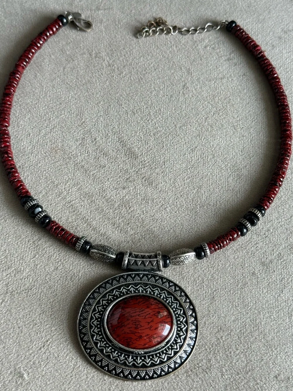 N/A striking red